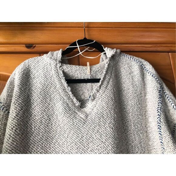 FREE PEOPLE Soft Textured Long Sleeve Hooded Pullover Top w/ Fraying SZ XS - Picture 4 of 16